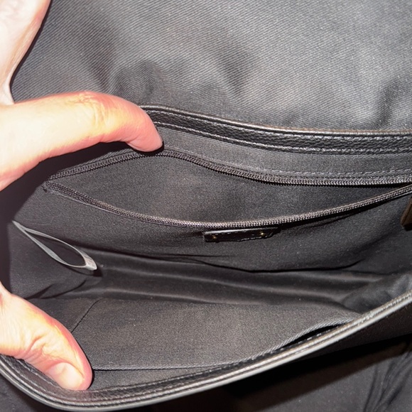 Elegant Black FOSSIL Leather Crossbody Bag - Picture 8 of 16